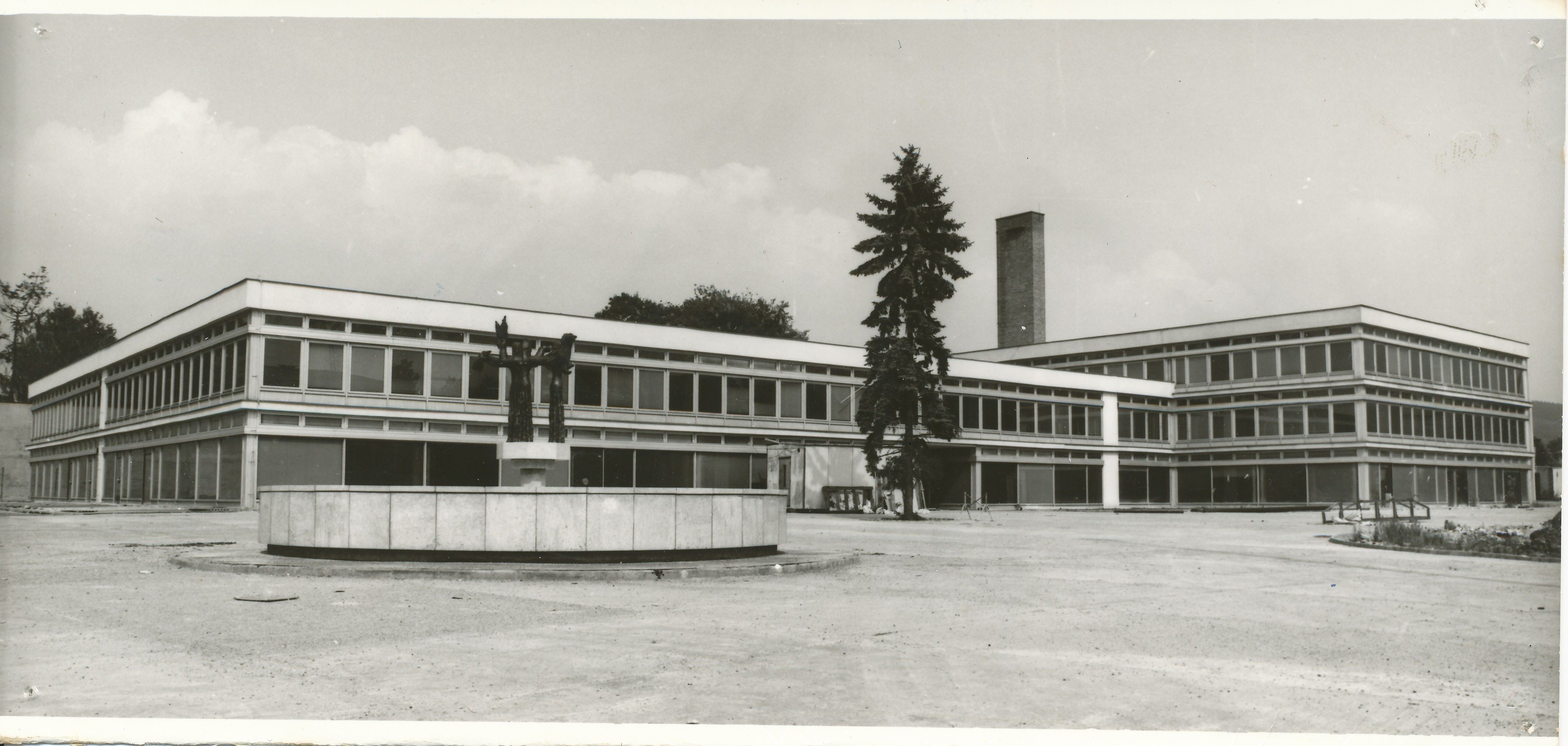 F 2661 - výstavba Domu služieb a OD Prior (1976-1983)6.jpg