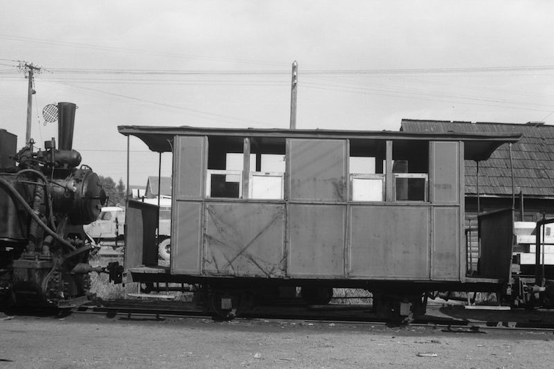 H 07139 Foto čb KOLŽ, osobný vozeň, vyrobený v r.1916, 12.10.1967.jpg