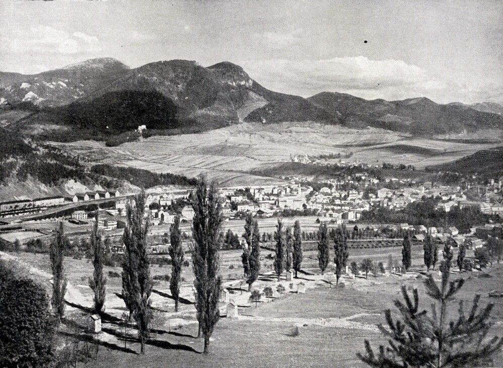 Kostol Kaplnka krížovej cesty Foto publikácia Ružomberská kalvária (LEV 1948) menšia.jpg