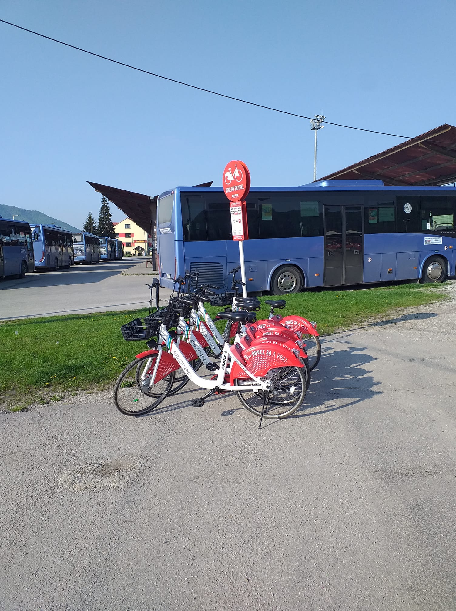 Lenka Turčániová - Autobusová stanica.jpg
