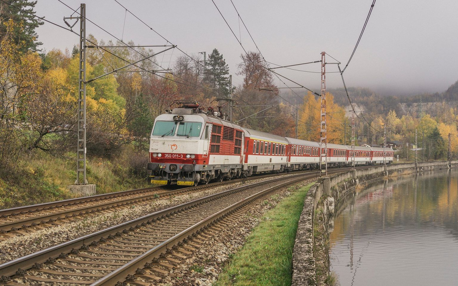 Priemerny-jazdny-cas-vsetkych-IC-vlakov-na-trase-Bratislava-–-Kosice-a-spat-je-v-dnes-4-hodiny-a-51-minut-pricom-po-novom-to-budu-4-hodi.jpg