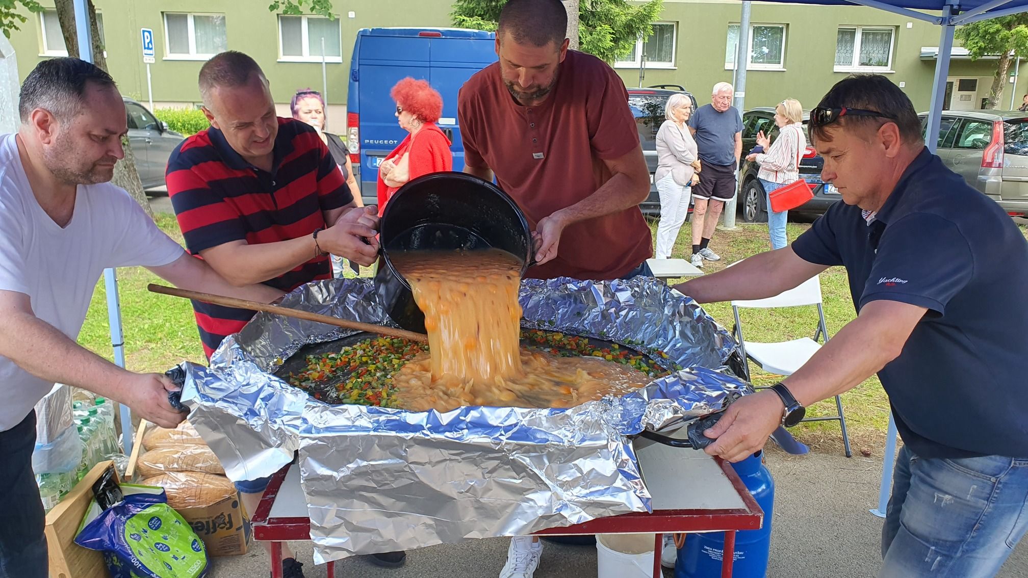 Príprava omelety.jpg