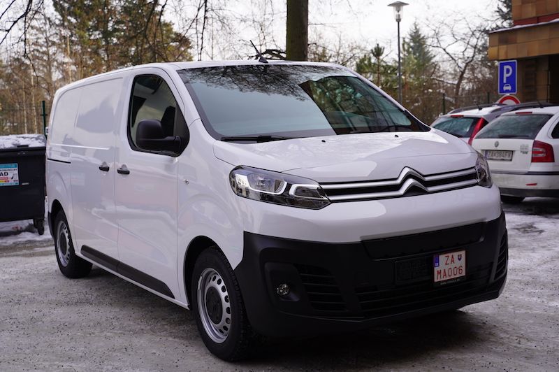 Žilinská samospráva má dva nové elektromobily pre rozvoz stravy seniorom.JPG