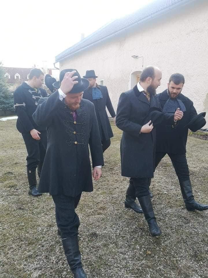 b.jpg