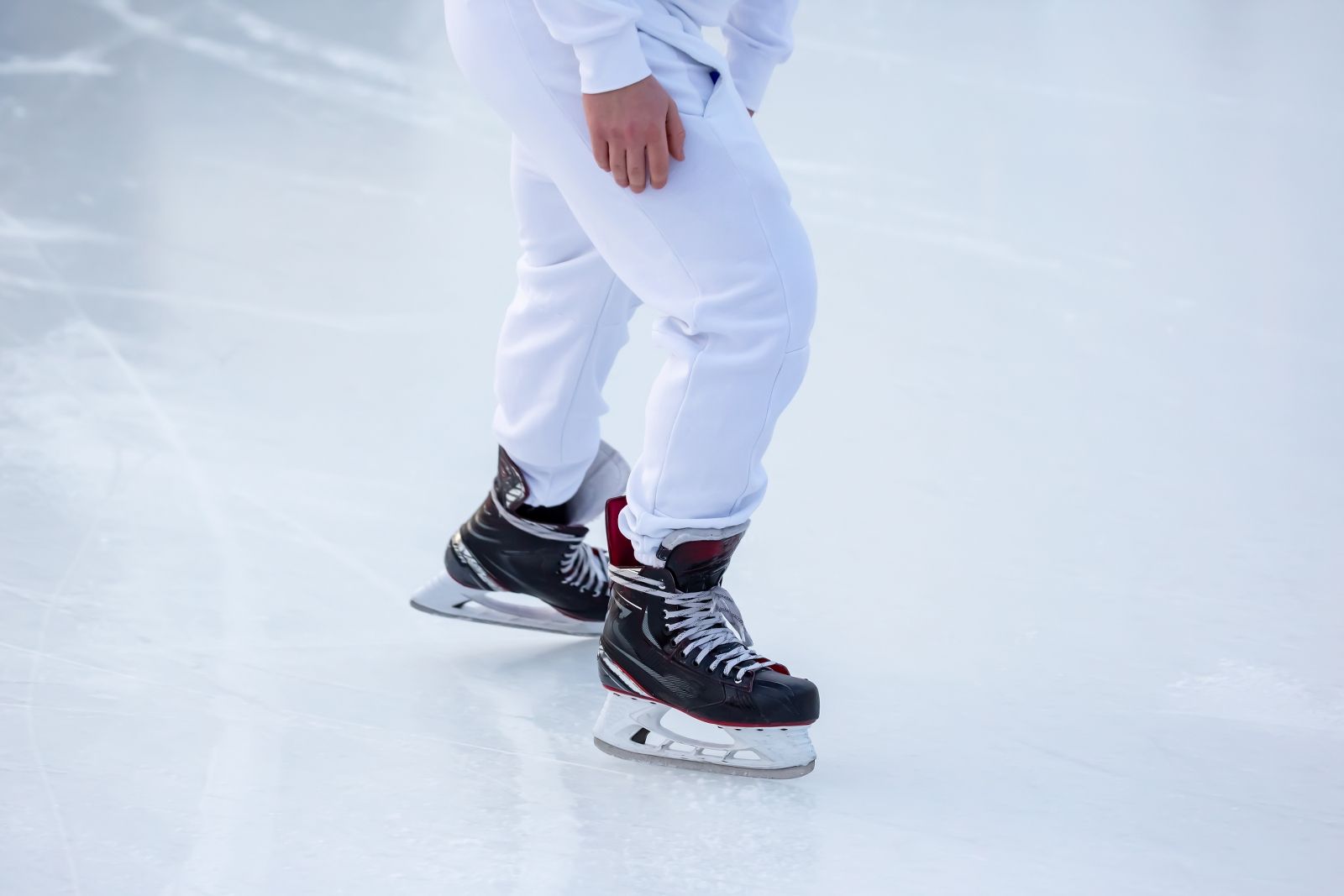 legs-skater-ice-rink-hobbies-winter-sports_1600x1067.jpg