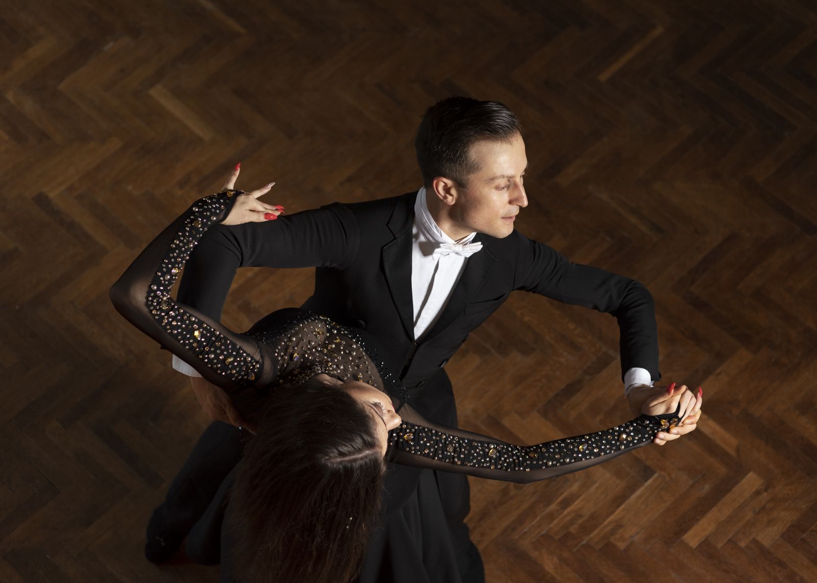 man-woman-dancing-together-ballroom-scene_1600x1143.jpg