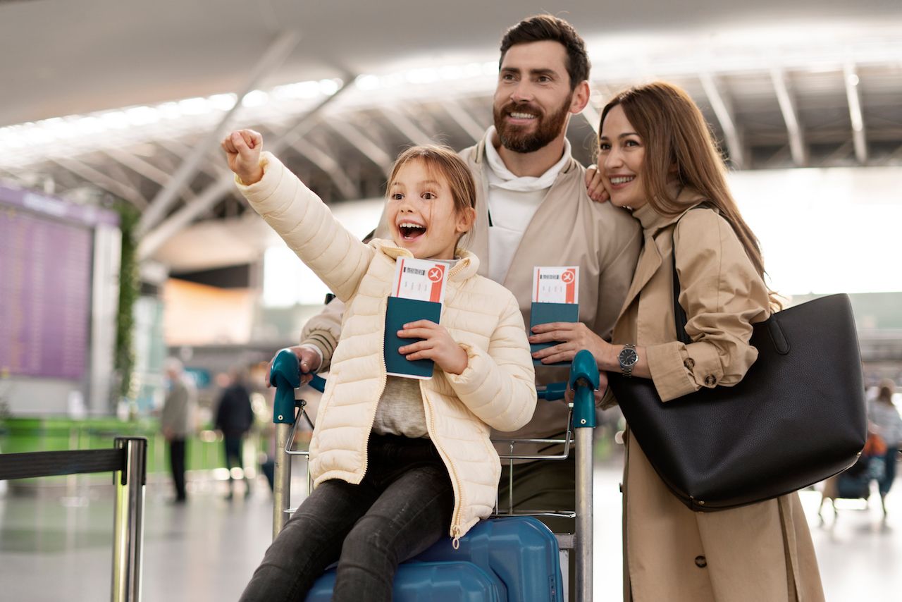 medium-shot-happy-family-airport.jpg