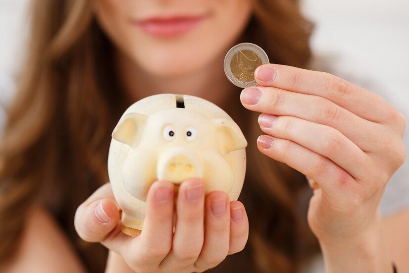 money-finance-woman-with-piggy_144627-6345.jpeg