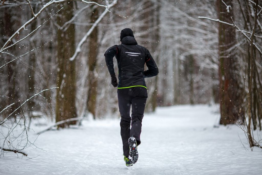 photo-from-back-athlete-run-winter_1024x683.jpg