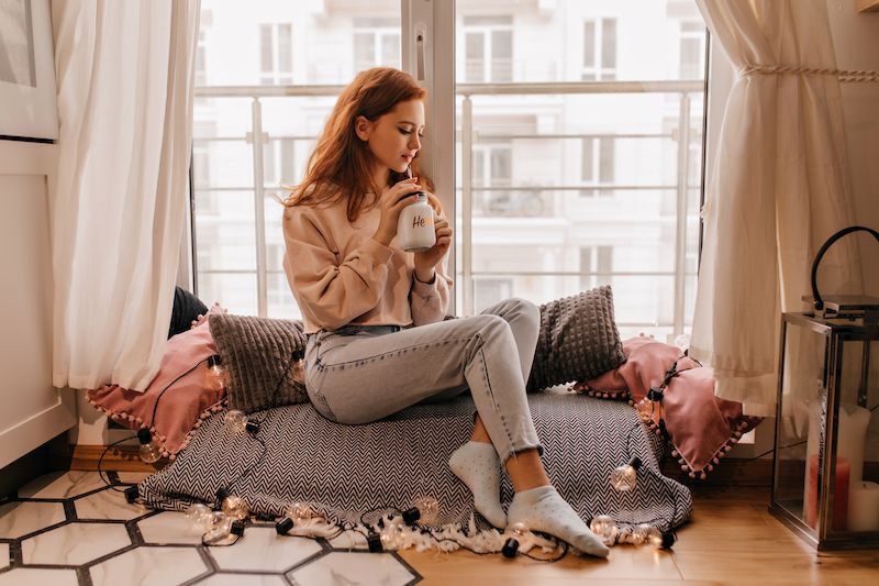 serious-girl-casual-jeans-drinking-tea-indoor-photo-glamorous-ginger-lady-with-cup-coffee.jpg